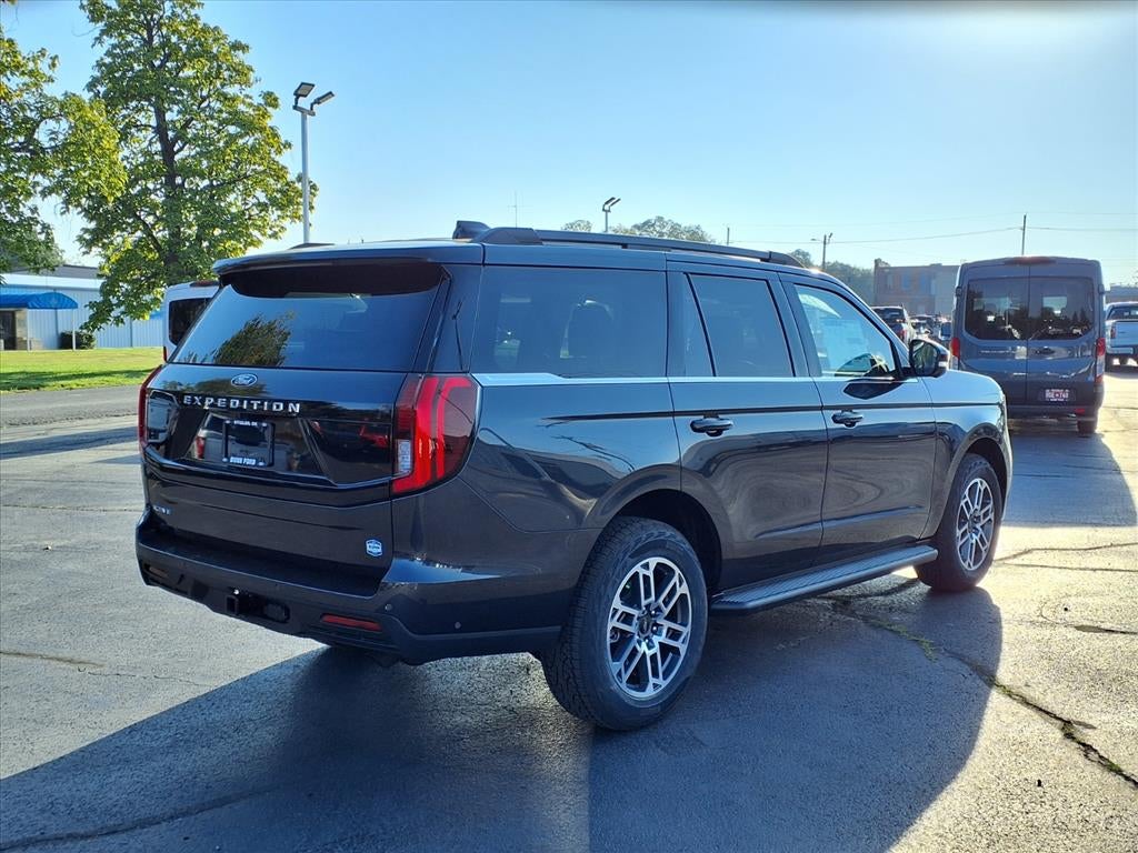 2025 Ford Expedition — side profile view