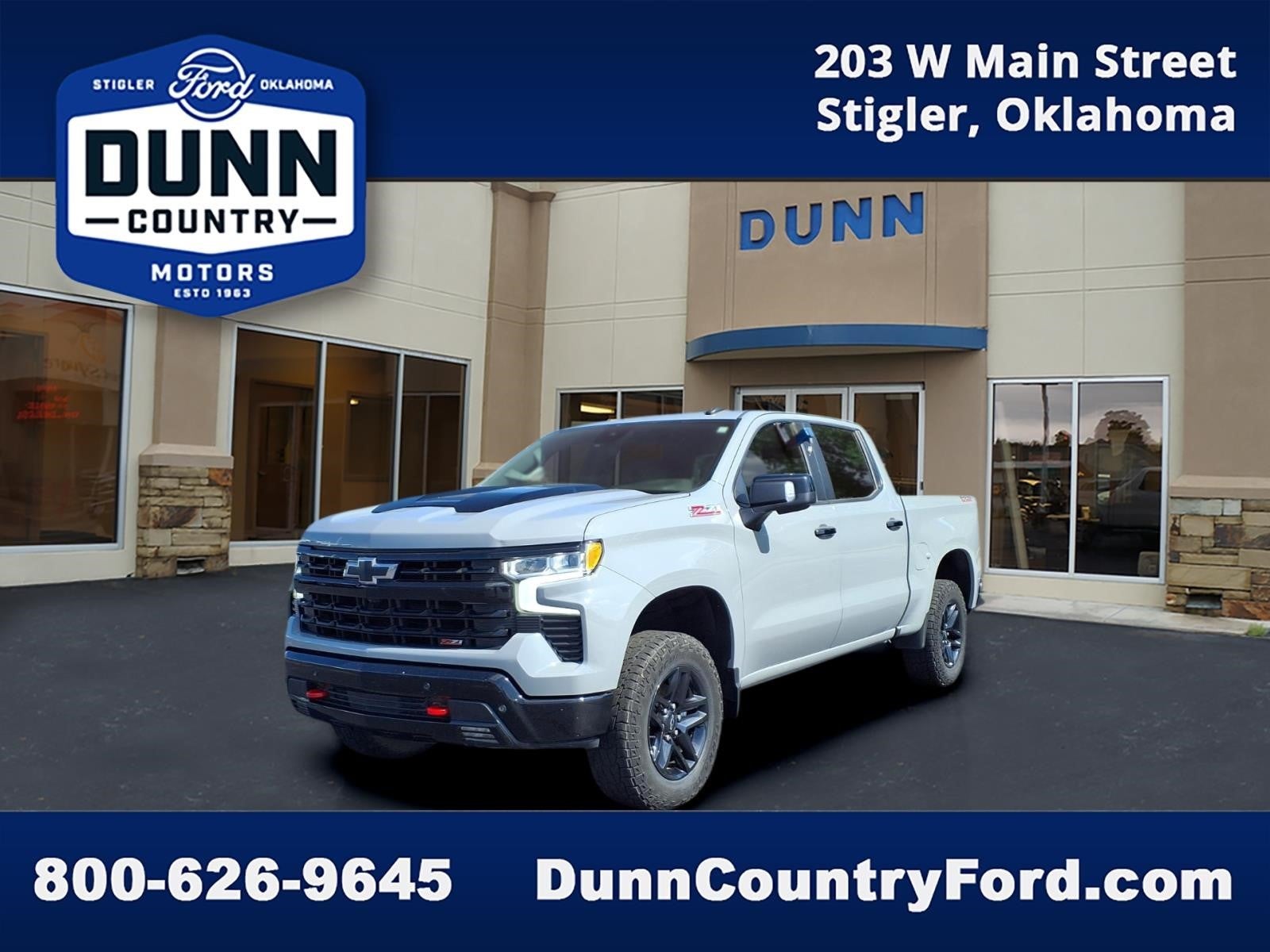 2024 Chevrolet Silverado 1500 LT Trail Boss in Gray — front three-quarter view